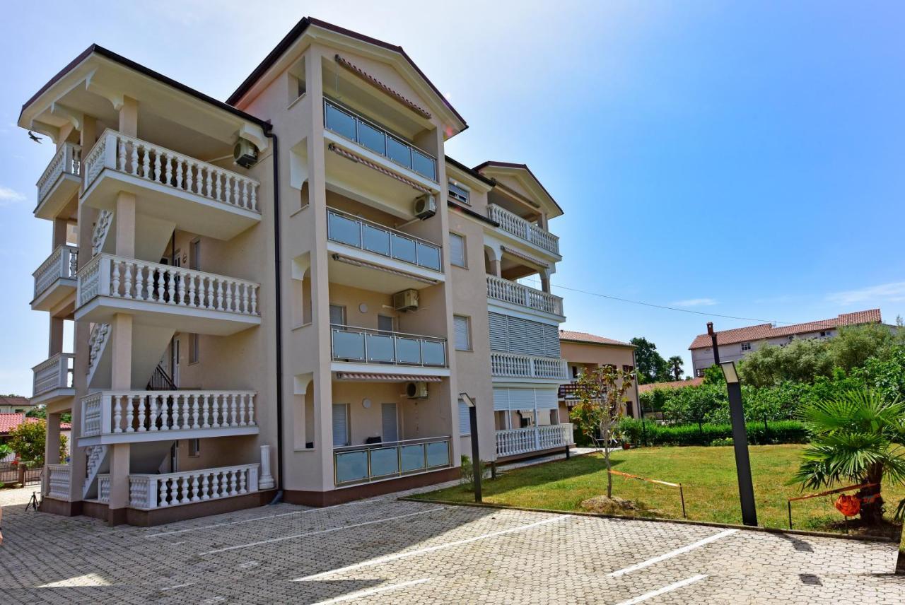 Apartments Elin Sofia Poreč Dış mekan fotoğraf